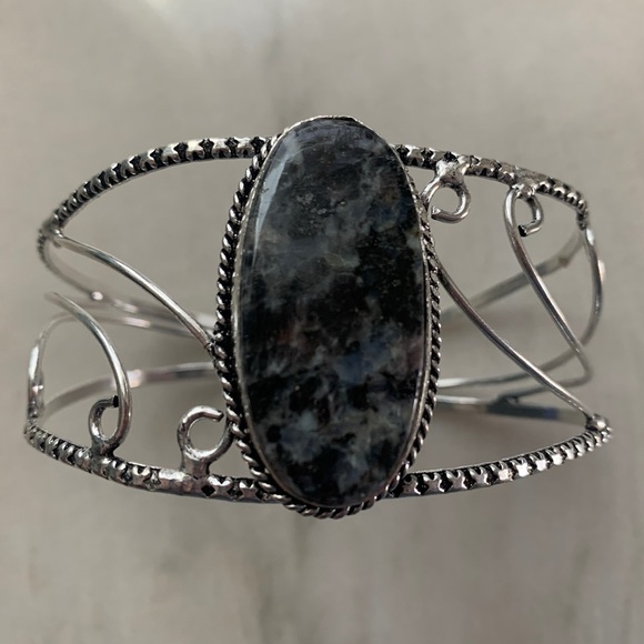 None Jewelry - 1992 Artisan Silver and Black Stone Bracelet